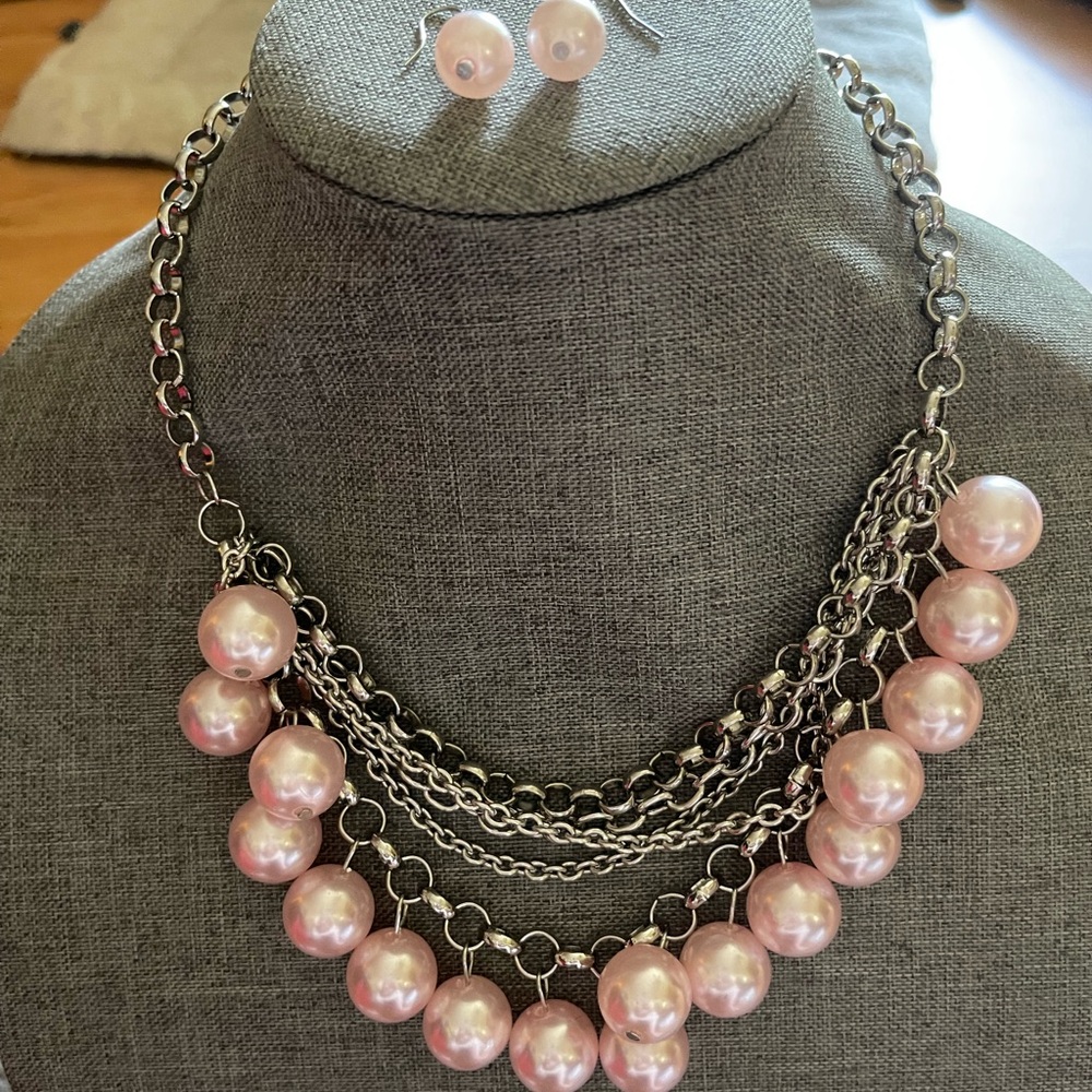 Paparazzi necklace and earrings